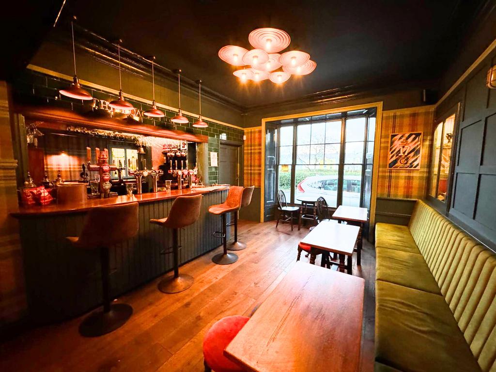 Front Lounge Bar