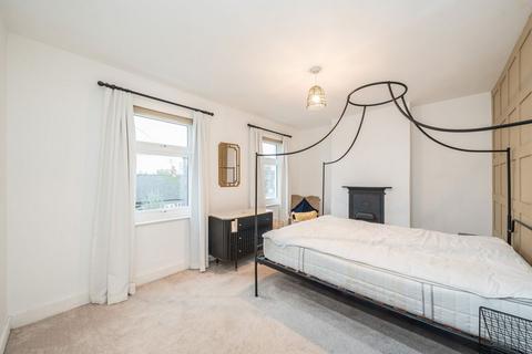 undefined, Loring Road, Isleworth TW7