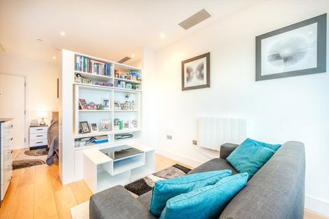 undefined, Staines Road, Hounslow TW3