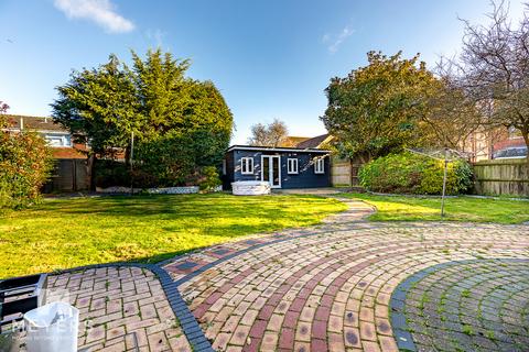 4 bedroom detached house for sale, Anne Close, Christchurch, BH23 2
