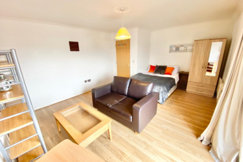 4 bedroom flat to rent, Townsend Way, Birmingham B1