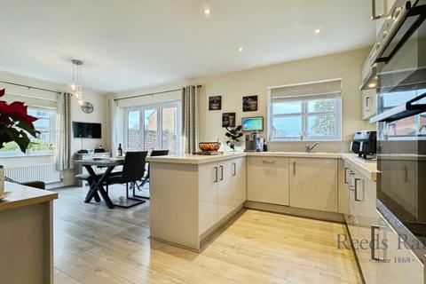 4 bedroom detached house for sale, Central Park Road, Preston PR5