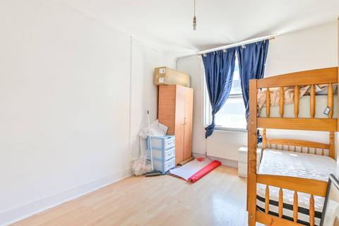 4 bedroom flat to rent, .Ecclestone Place, Wembley Park, Wembley, HA9