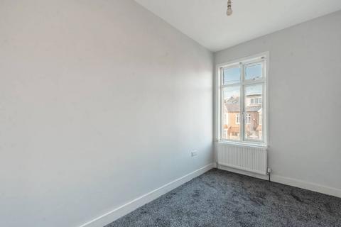 2 bedroom flat to rent, Whitehall Road, Harrow, HA1