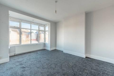 2 bedroom flat to rent, Whitehall Road, Harrow, HA1