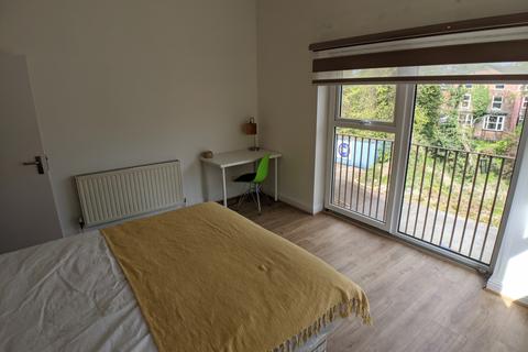 3 bedroom flat to rent, Mitford Road, Manchester M14