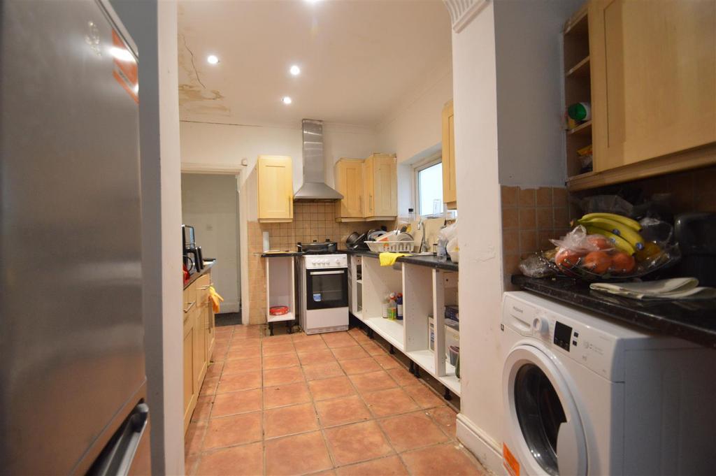 Kitchen shot 3.JPG