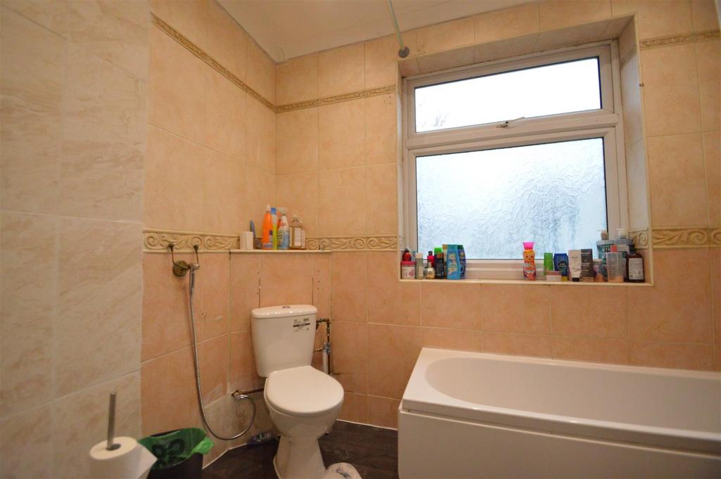 Bathroom 1.JPG