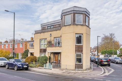 undefined, Hampton Road, Hampton TW12
