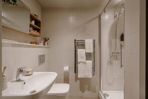 Studio to rent, Woodfield Road