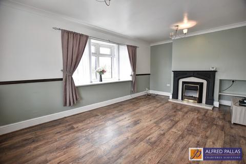 3 bedroom semi-detached house to rent, Cotswold Road, Hylton Castle