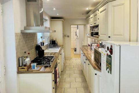 3 bedroom apartment to rent, New Malden, London, KT3
