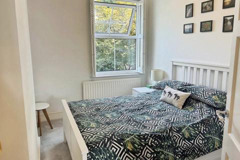3 bedroom apartment to rent, New Malden, London, KT3