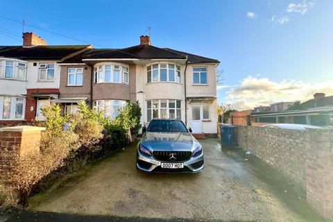 3 bedroom end of terrace house for sale, Selby Gardens, Southall UB1