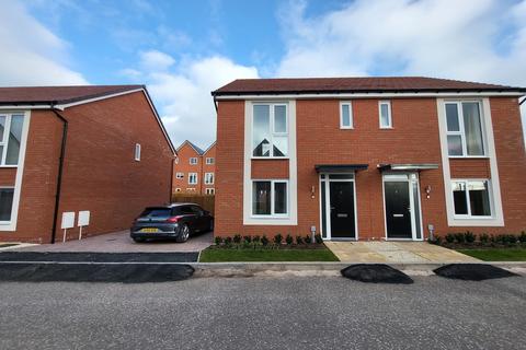 3 bedroom semi-detached house to rent, Clematis Drive, Stafford