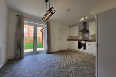 3 bedroom semi-detached house to rent, Clematis Drive, Stafford