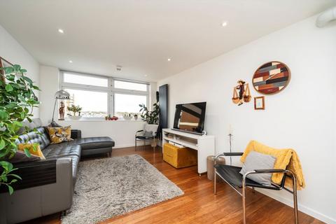 1 bedroom flat to rent, Shepherds Bush Green, London W12