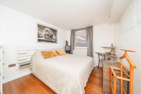 1 bedroom flat to rent, Shepherds Bush Green, London W12