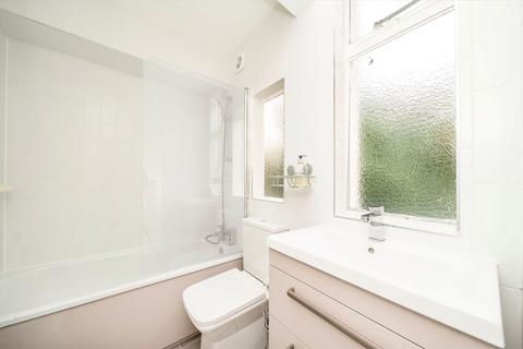 1 bedroom flat to rent, Shepherds Bush Green, London W12