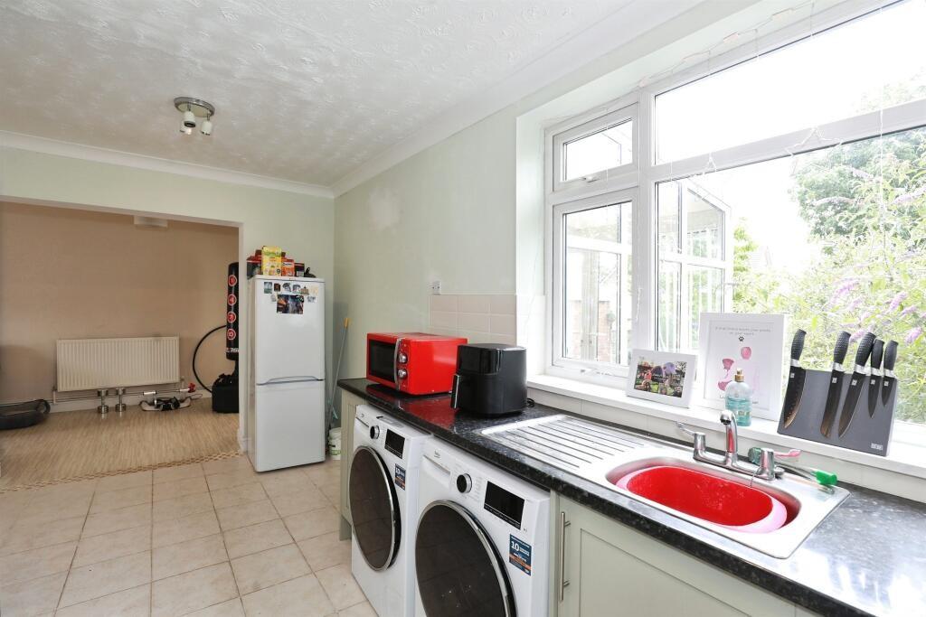 Kitchen/Dining Area