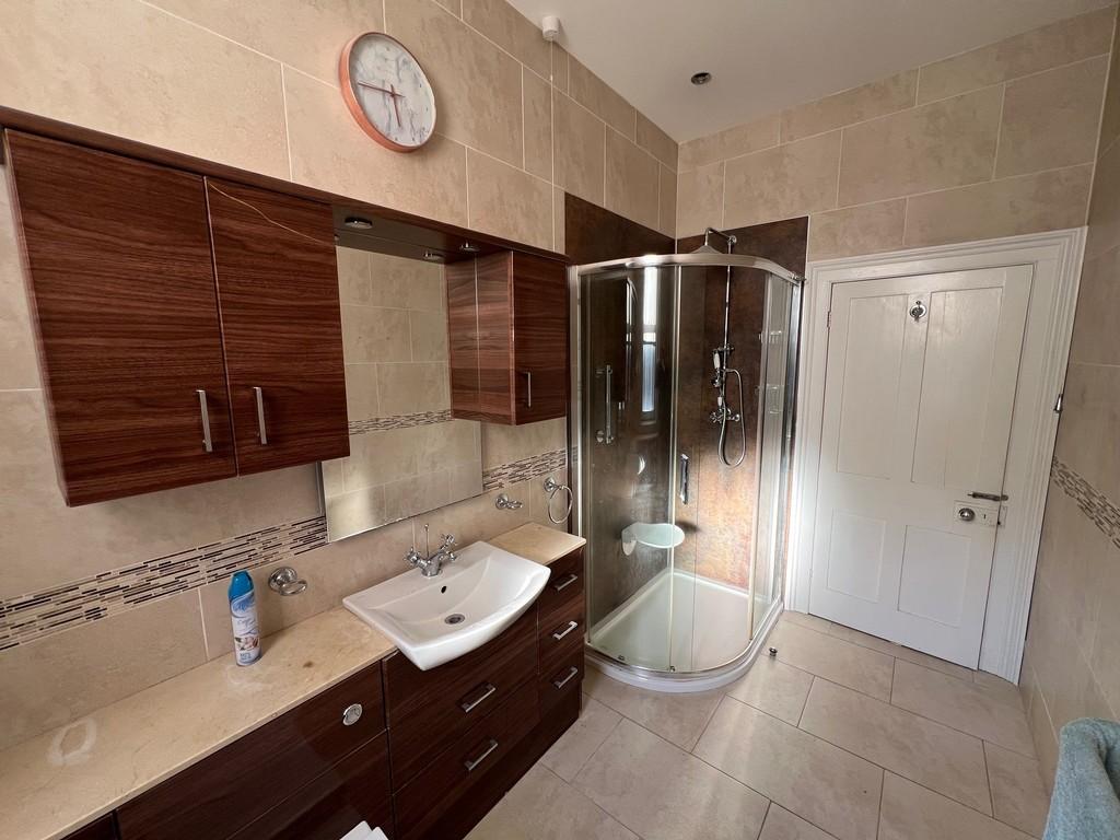 Clarnec rd bathrom 1