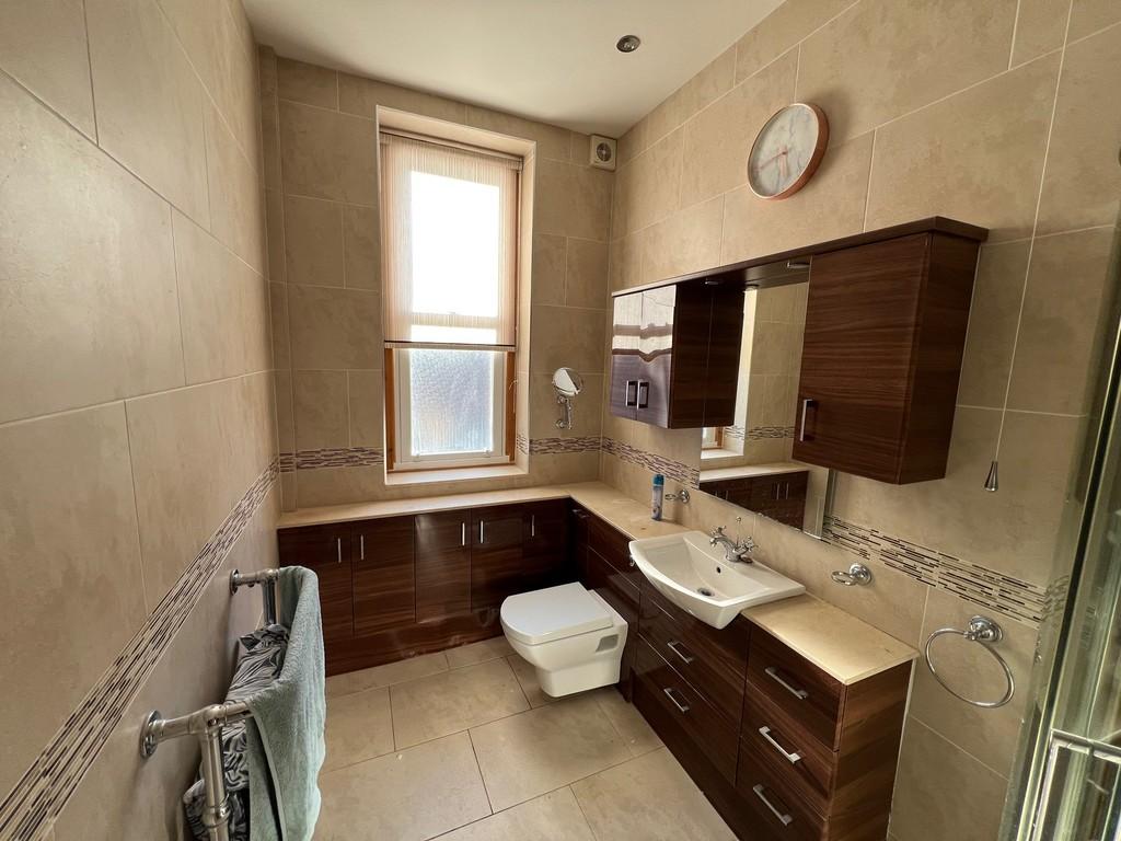 Clarence bathroom