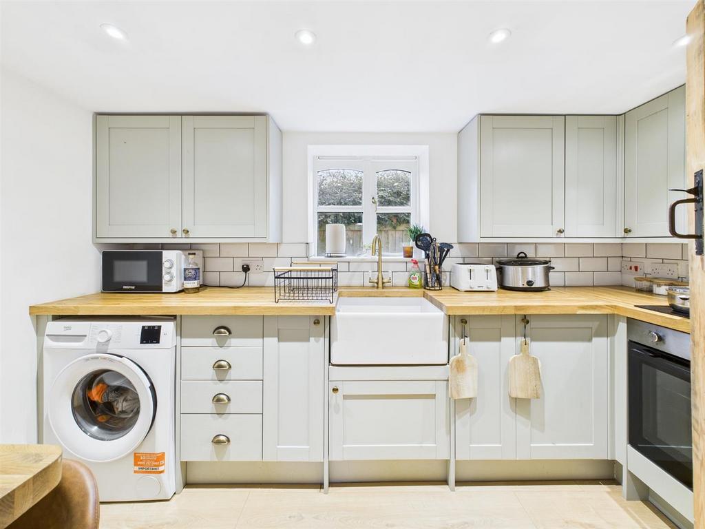 Kitchen: