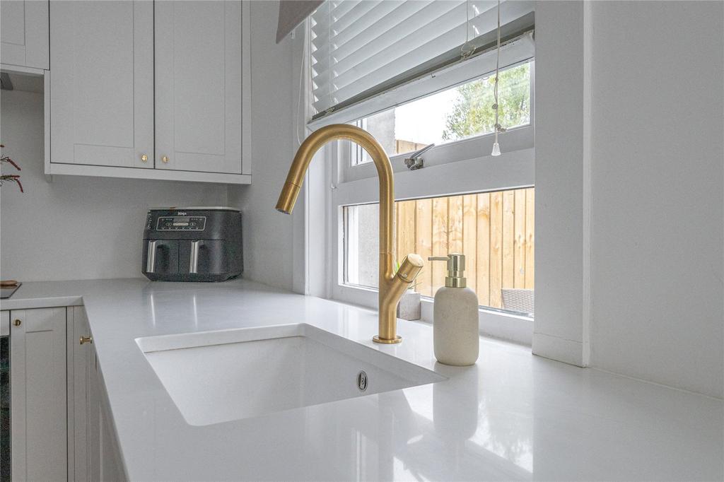 Kitchen Alt