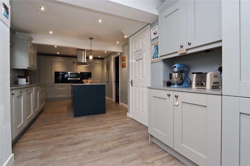 Kitchen Area Pic 3