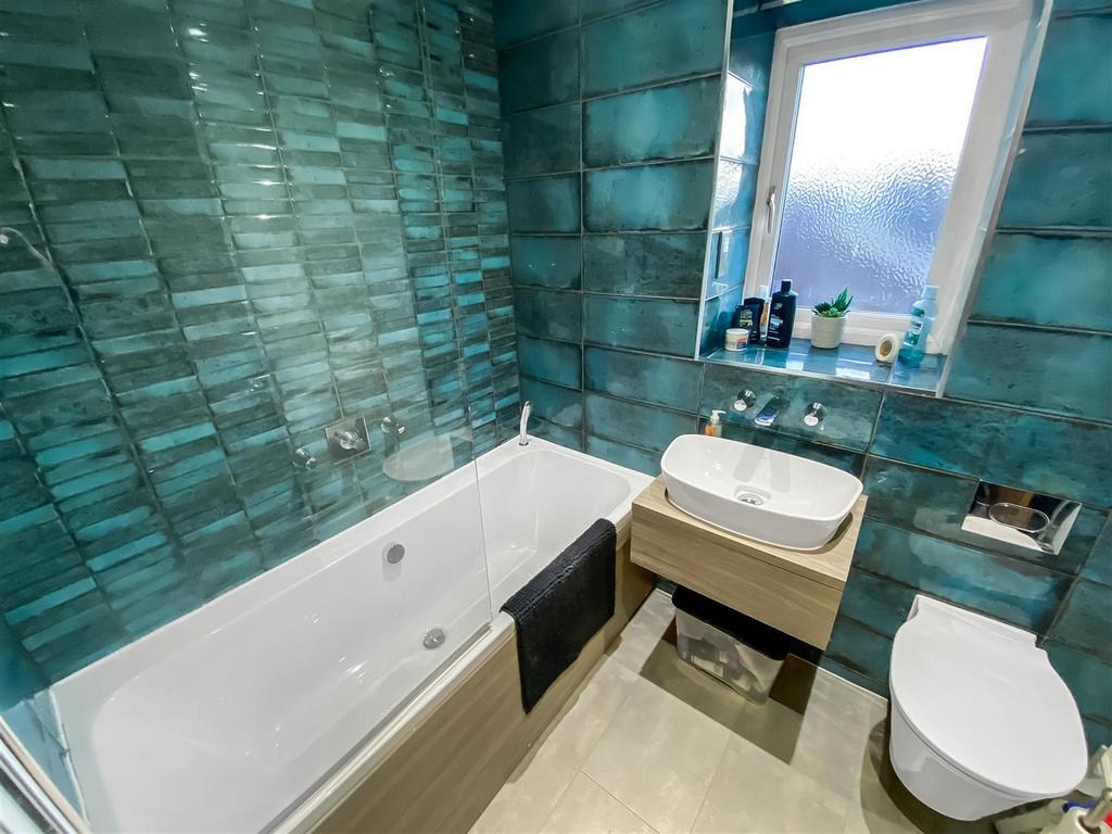 Family Bathroom/WC