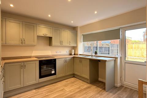 2 bedroom semi-detached house for sale, Beauchamp Avenue, Kidderminster, Worcestershire, DY11