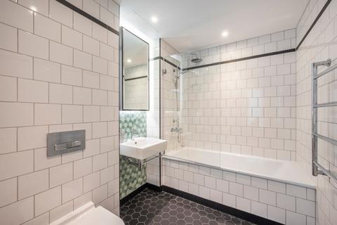 1 bedroom flat for sale, Defoe House, 123 City Island Way, London