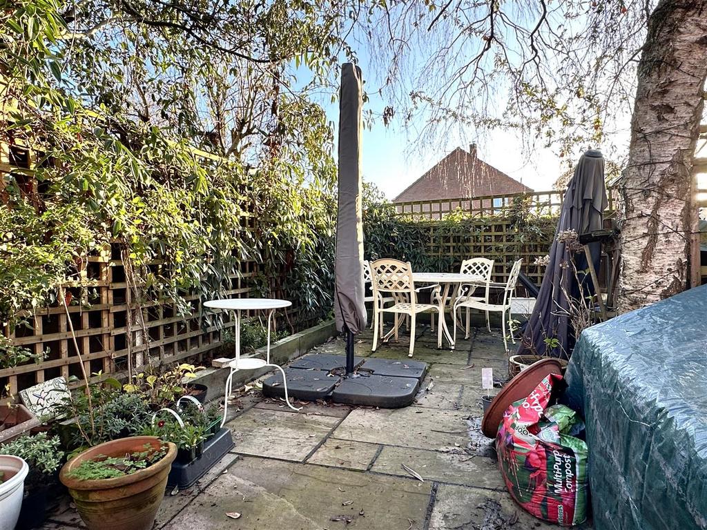 Secluded Paved Seating Area 940