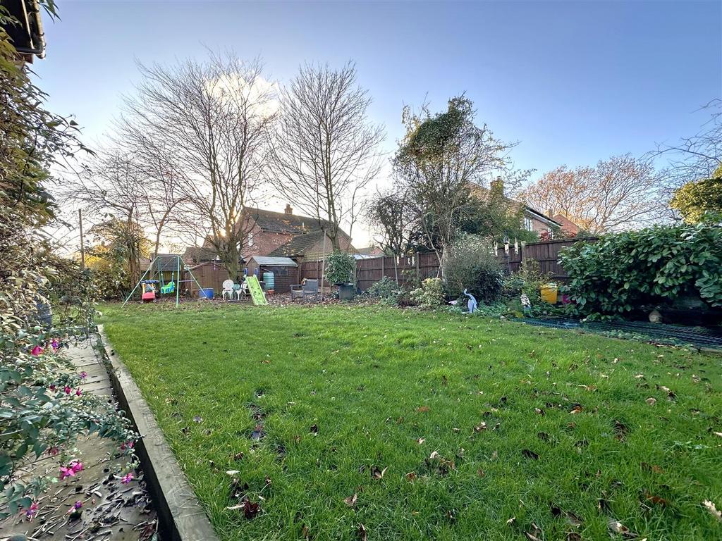 Large Rear Garden 920