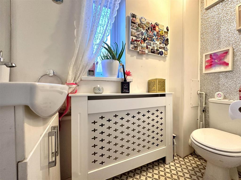 Ground Floor W.C 875