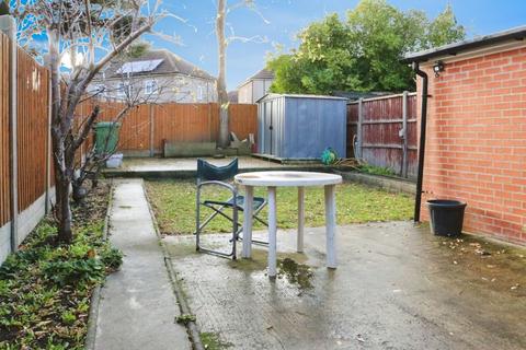 3 bedroom property for sale, Mead Avenue, Langley