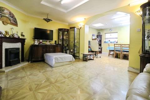 3 bedroom property for sale, Mead Avenue, Langley