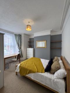 4 bedroom terraced house for sale, Abbots Road, Exeter