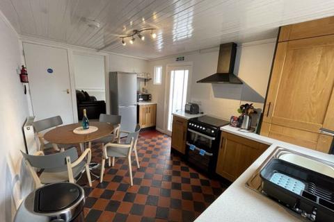 4 bedroom terraced house for sale, Abbots Road, Exeter