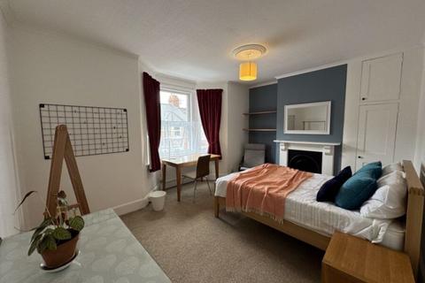 4 bedroom terraced house for sale, Abbots Road, Exeter