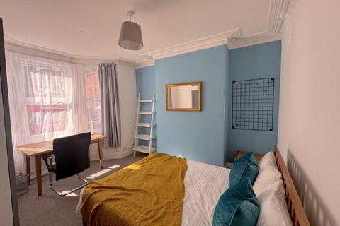 5 bedroom terraced house for sale, Priory Road, Exeter