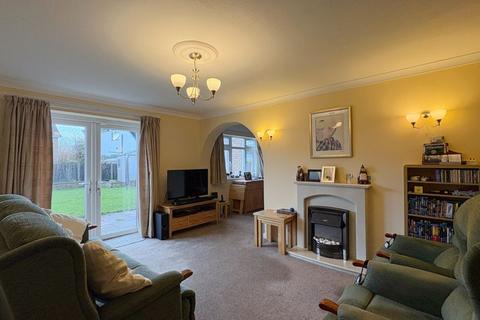 2 bedroom detached bungalow for sale, Cranfield Road, Burntwood, WS7 2DQ