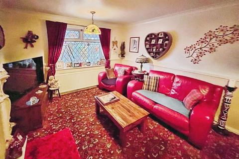 3 bedroom terraced house for sale, Madeley Gardens, Halliwell