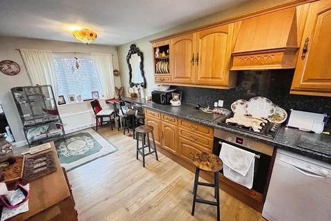 3 bedroom terraced house for sale, Madeley Gardens, Halliwell