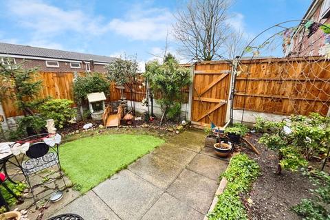 3 bedroom terraced house for sale, Madeley Gardens, Halliwell