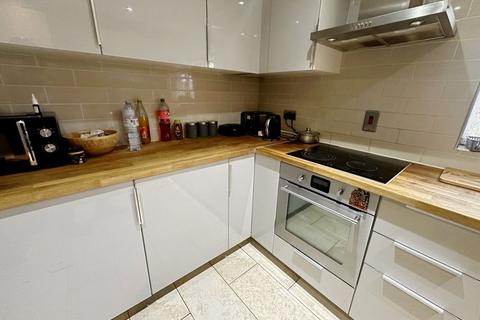 undefined, Chaffinch Close, London