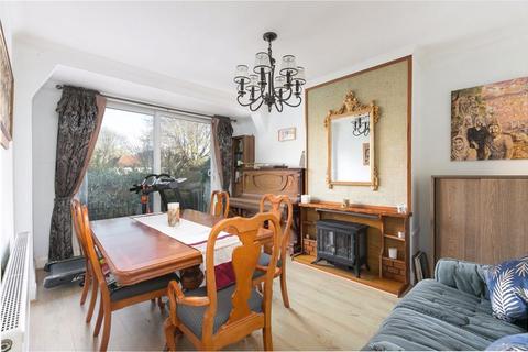 undefined, Mount Park, Carshalton