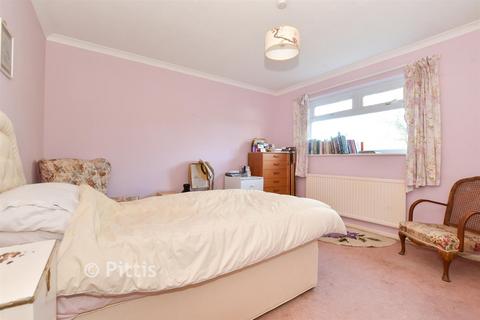 2 bedroom detached bungalow for sale, Harry Cheek Gardens, Cowes, Isle of Wight