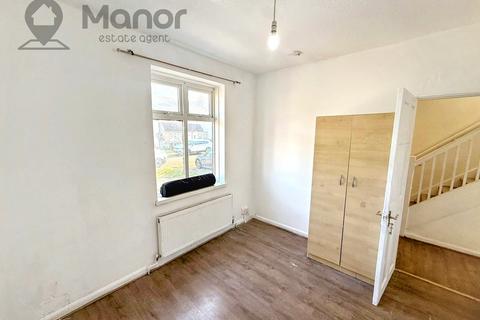3 bedroom semi-detached house to rent, Comyns Road, Dagenham, RM9 6PB