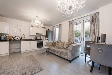 2 bedroom flat to rent, Trobridge Parade, Edgware, London, NW9